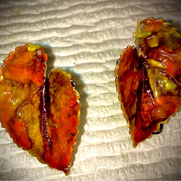 Vintage signed CORO rust orange green enamel leaf goldtone clip earrings new - Picture 14 of 17